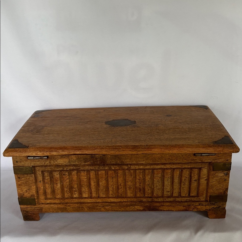 VINTAGE COLLECTIBLE HANDMADE SOLID WOODEN JEWELRY KEEPSAKE BOX - Picture 9 of 16
